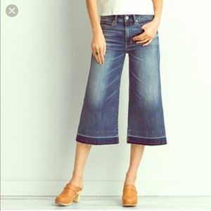 American Eagle Crop Jeans